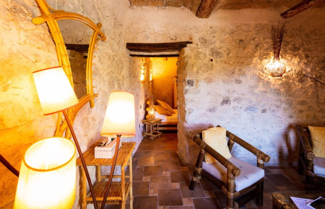 Coupon de réduction de 48,50€ pour 1 nuit en chambre junior -50% au Jardin aux Sources - Brissac (34)