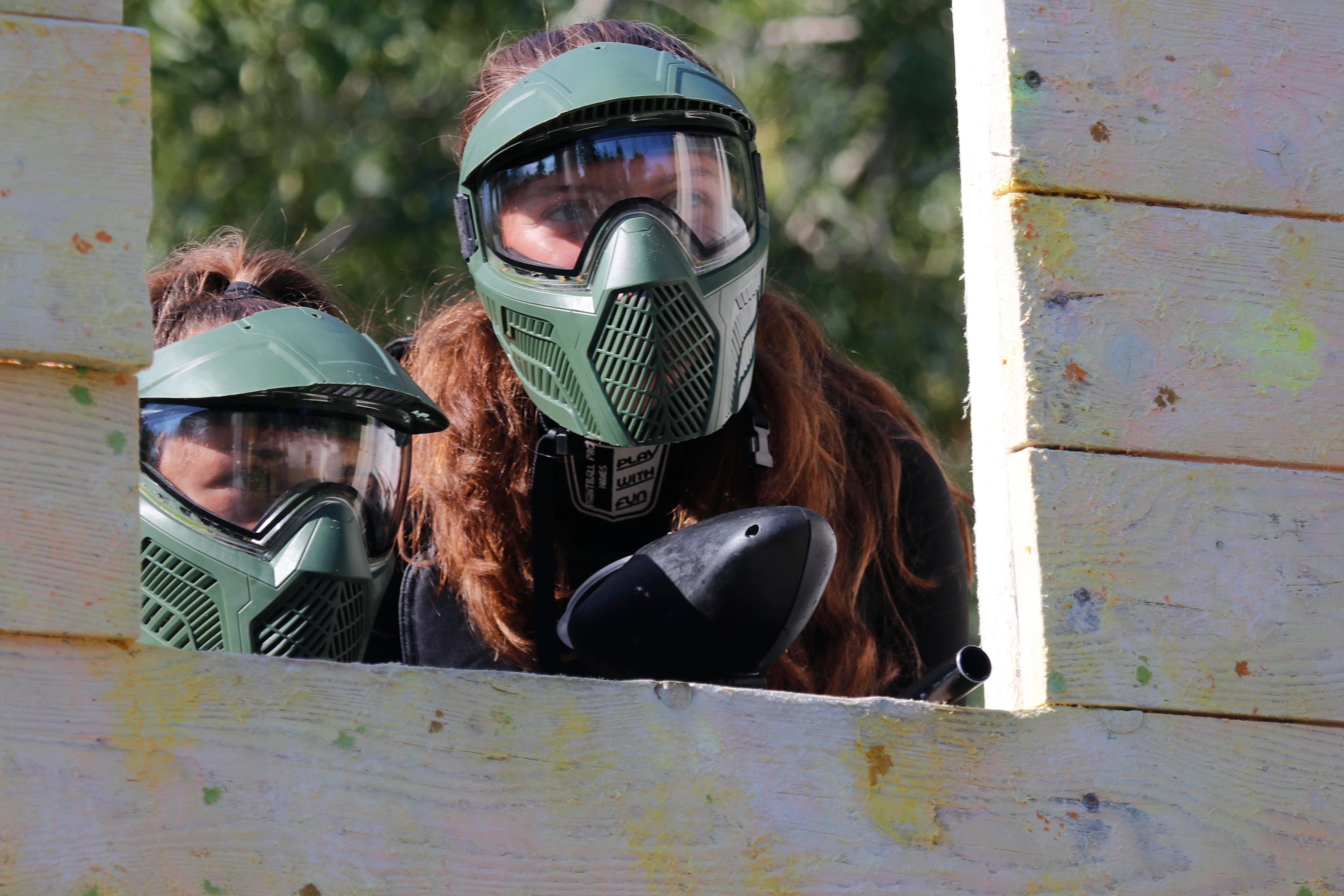 Coupon de réduction : 1 Formule enterrement de vie de garçon à 30 € par personne = La place du futur époux offerte * + Prêt d'un déguisement pour le futur époux. - Valable chez PAINTBALL PRO - à NÎMES (30)